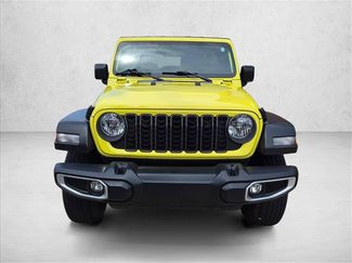Used 2024 Jeep Gladiator Sport AWD/4WD video 2