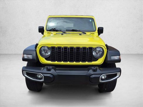 Used 2024 Jeep Gladiator Sport AWD/4WD image 2