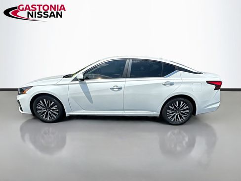 Used 2023 Nissan Altima 2.5 SV FWD image 5