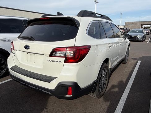 Used 2018 Subaru Outback 2.5i Limited image 3