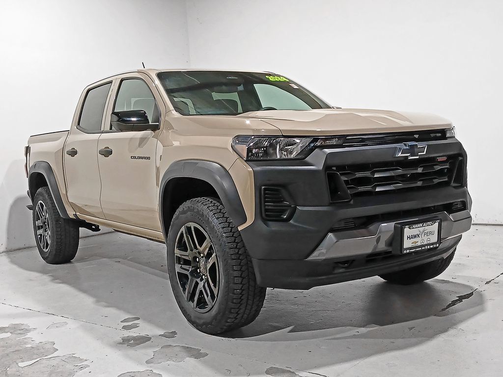 Used 2024 Chevrolet Colorado Trail Boss w/ Technology Package AWD/4WD image 31