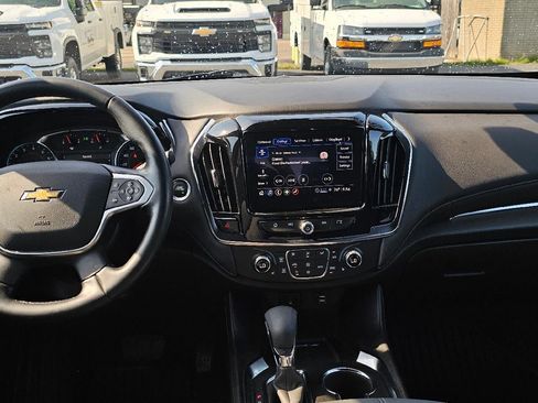 Used 2023 Chevrolet Traverse LT FWD image 12