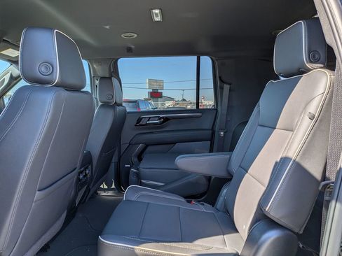 New 2026 Chevrolet Suburban Premier image 29