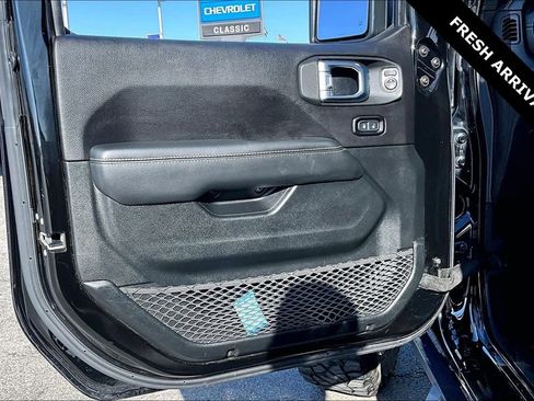 Used 2020 Jeep Gladiator Overland w/ LED Lighting Group image 20