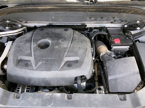 Used 2020 Volvo XC60 T5 Momentum w/ Protection Package Premier image 34