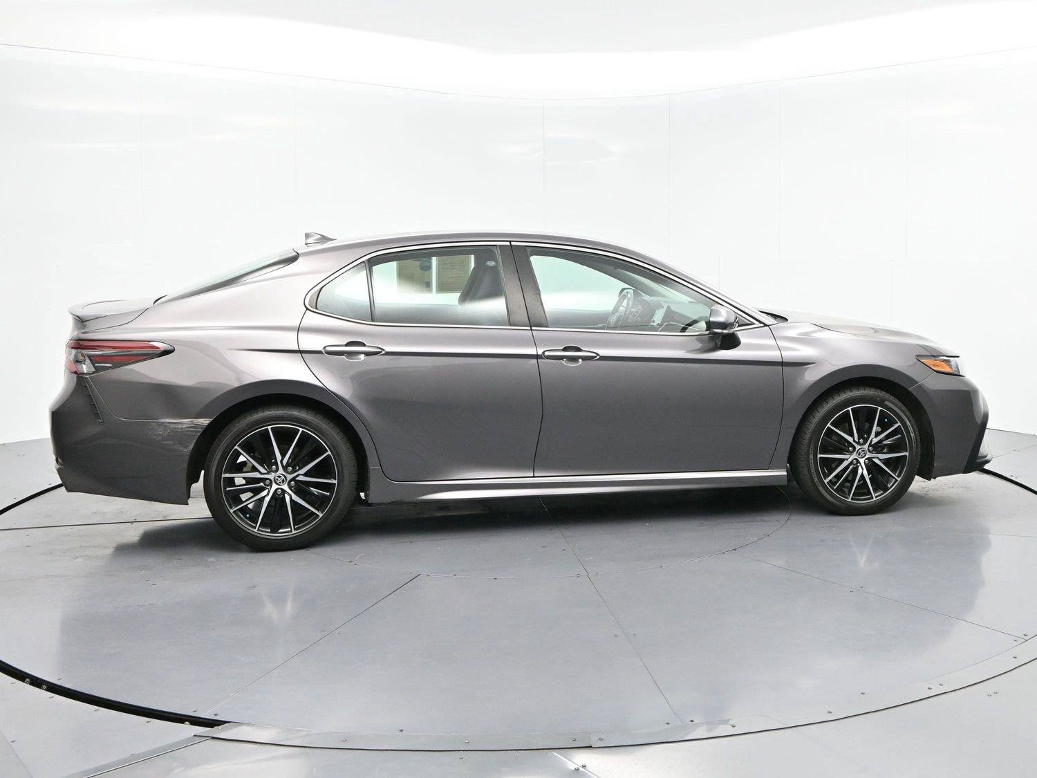 Used 2023 Toyota Camry SE FWD image 8