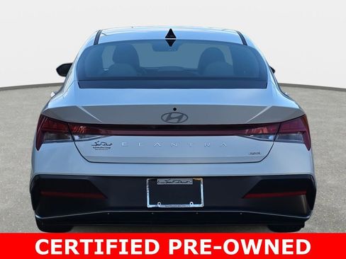 Used 2025 Hyundai Elantra Limited FWD image 6