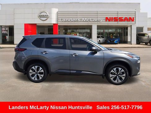 Used 2023 Nissan Rogue SV image 2
