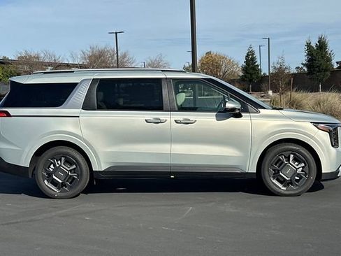 New 2026 Kia Carnival EX image 3