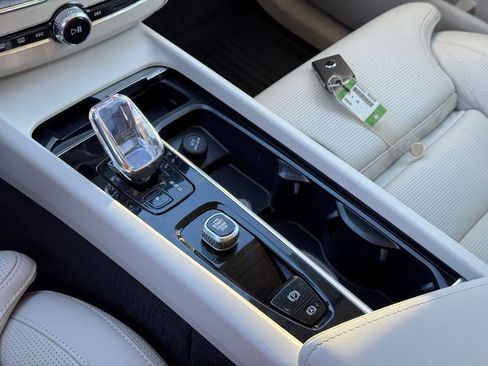 Used 2025 Volvo XC60 B5 Ultra w/ Protection Package Premier image 35