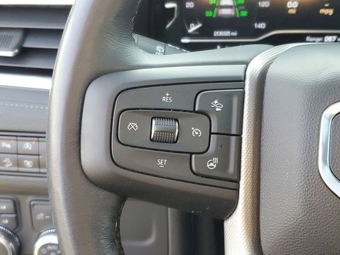 Used 2023 GMC Yukon Denali image 15