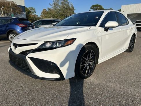 Used 2023 Toyota Camry SE image 4