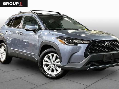 Used 2023 Toyota Corolla Cross LE w/ Moonroof Package image 3
