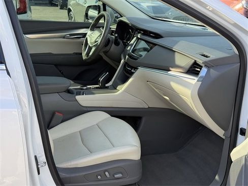 Used 2021 Cadillac XT5 Premium Luxury image 17
