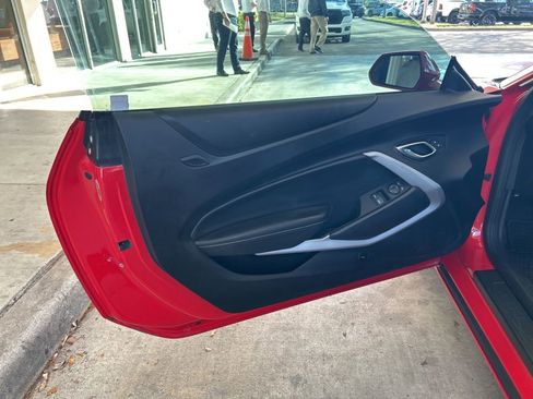 Used 2020 Chevrolet Camaro LT image 32