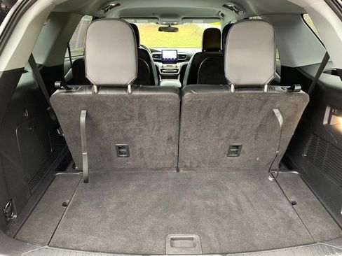 Used 2022 Ford Explorer XLT w/ Equipment Group 202A image 6