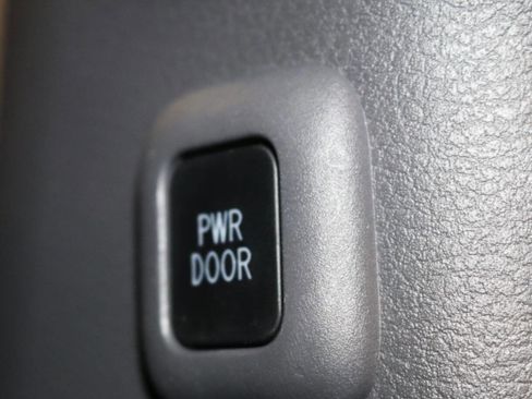 Used 2021 Toyota Sienna LE FWD image 70