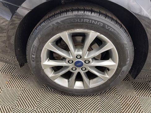 Used 2017 Ford Fusion SE w/ Fusion SE Technology Package image 24