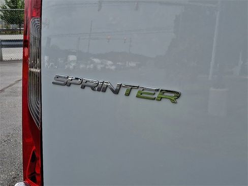 Used 2025 Mercedes-Benz Sprinter 2500 image 30