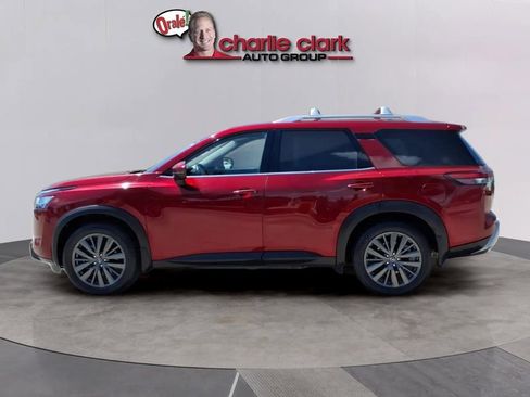 Used 2022 Nissan Pathfinder SL w/ SL Premium Package FWD image 2