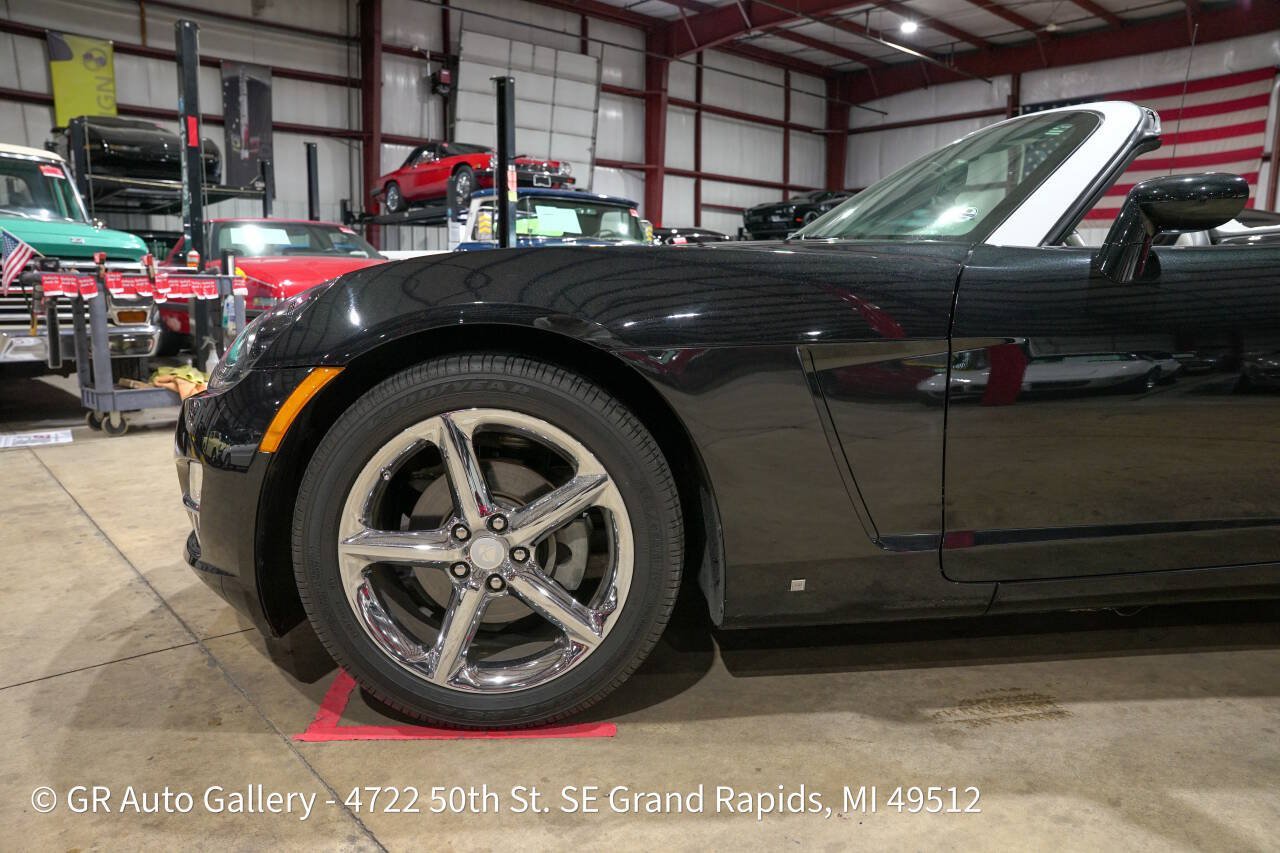 Used 2008 Saturn Sky Carbon Flash RWD image 3