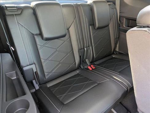 Used 2024 Volkswagen Atlas SE image 19