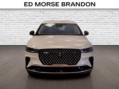Used 2025 Lincoln Nautilus Premier AWD/4WD image 7