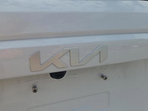 Used 2023 Kia Niro EX FWD image 2
