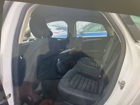 Used 2019 Ford Fusion SE FWD image 8