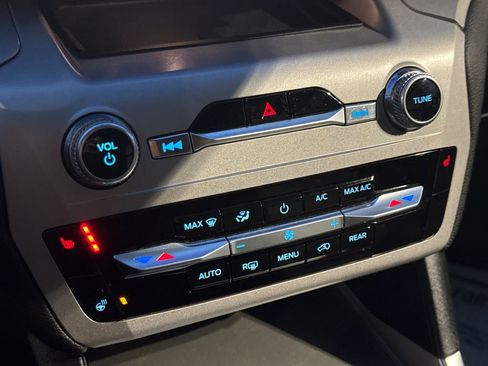 Used 2023 Ford Explorer XLT w/ Equipment Group 202A image 31