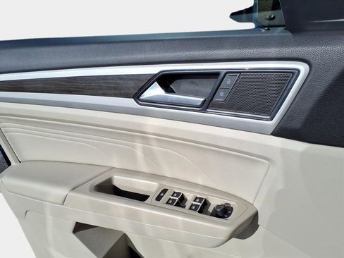 Used 2022 Volkswagen Atlas SE w/ Panoramic Sunroof Package image 18