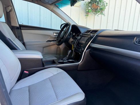 Used 2016 Toyota Camry SE w/ Moonroof Package FWD image 13