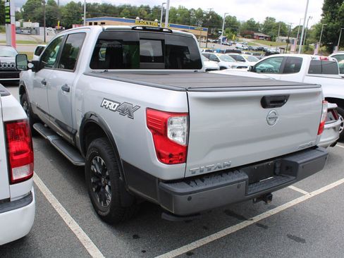 Used 2018 Nissan Titan PRO-4X w/ Pro-4x Convenience Package AWD/4WD image 8