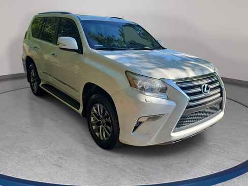 Used 2014 Lexus GX 460 Luxury w/ Preferred Accessory Package AWD/4WD image 3
