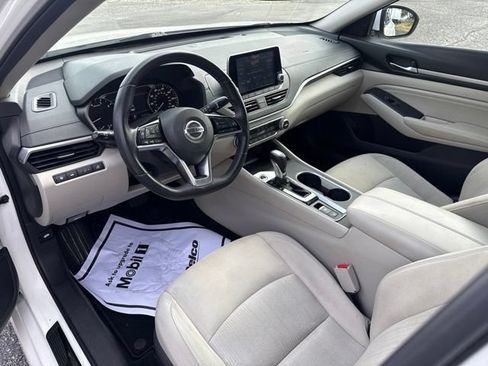 Used 2019 Nissan Altima 2.5 SV FWD image 12