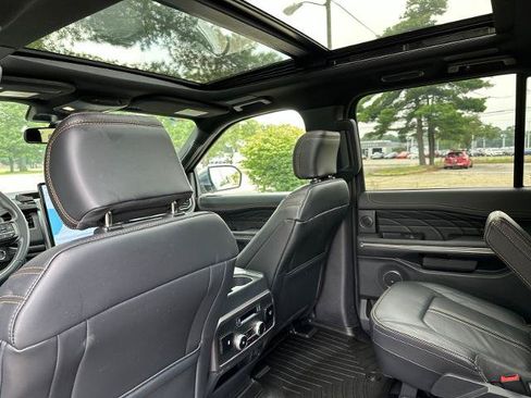 Certified 2024 Ford Expedition Max Platinum AWD/4WD image 4