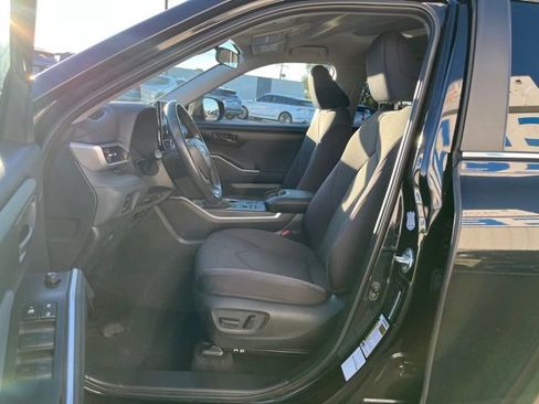Used 2024 Toyota Highlander LE image 25