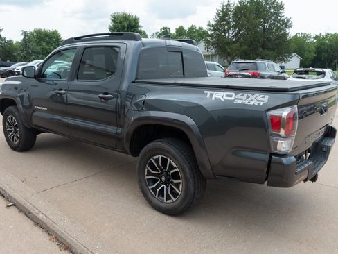 Used 2022 Toyota Tacoma TRD Sport AWD/4WD image 5