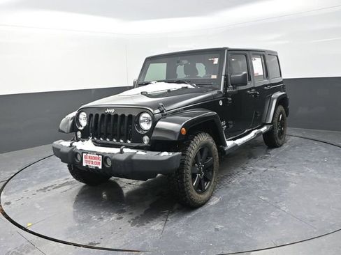 Used 2015 Jeep Wrangler Unlimited Sahara image 3