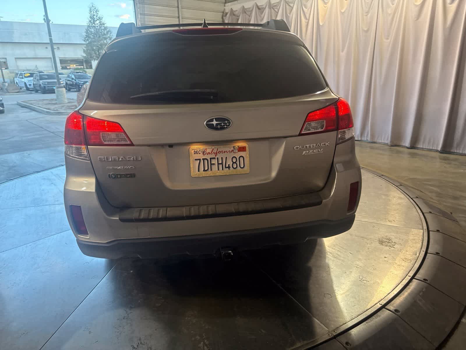 Used 2014 Subaru Outback 2.5i Limited w/ Moonroof Package AWD/4WD image 6