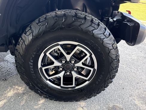 Used 2026 Jeep Wrangler Unlimited Rubicon AWD/4WD image 14