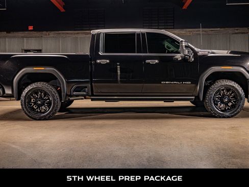 Used 2022 GMC Sierra 2500 Denali w/ Denali Black Diamond Edition image 10