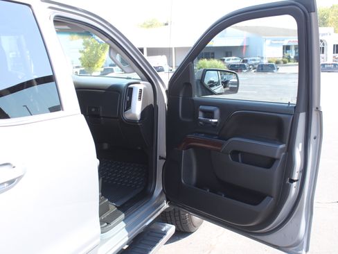 Used 2017 GMC Sierra 1500 SLE w/ SLE Value Package image 26