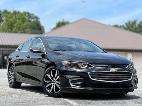 Used 2017 Chevrolet Malibu LT w/ Leather Package FWD image 3