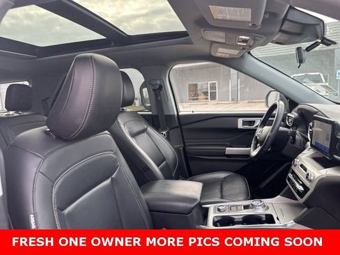 Used 2022 Ford Explorer XLT w/ Equipment Group 202A image 8