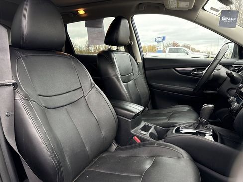 Used 2017 Nissan Rogue SL w/ SL Premium Package image 26