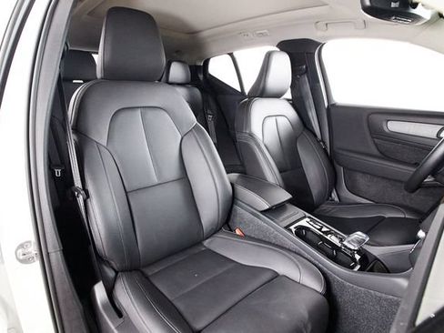 Certified 2026 Volvo XC40 B5 Plus AWD/4WD image 19