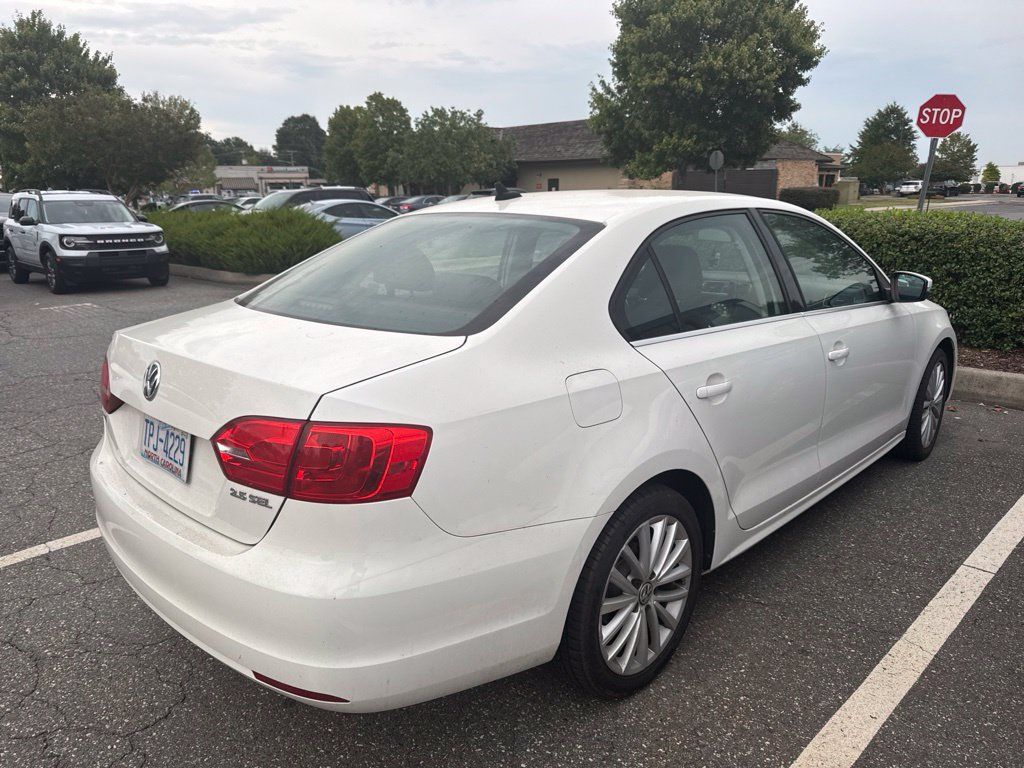 Used 2013 Volkswagen Jetta SEL FWD image 3