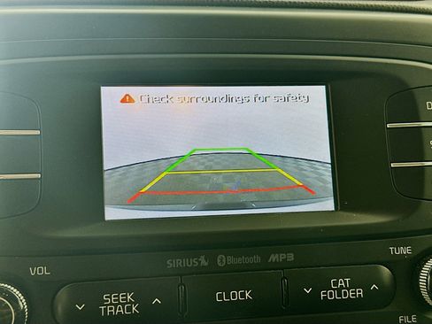 Used 2016 Kia Soul + FWD image 22