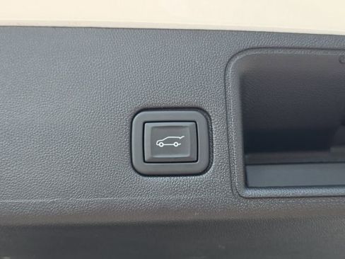 Used 2024 GMC Terrain Denali image 13